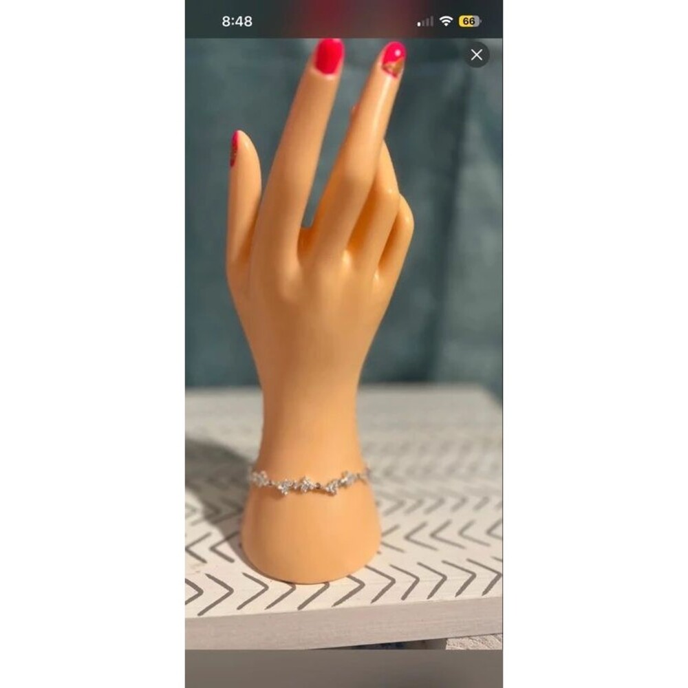 Lobster claw closure bracelet